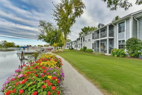 300 Foxwood #149, Waterford, WI 53185