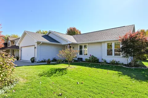 965 E Twin Oaks, Oak Creek, WI 53154