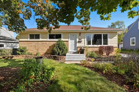 329 Parkfield, West Bend, WI 53090