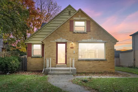 2956 N 77th, Milwaukee, WI 53222
