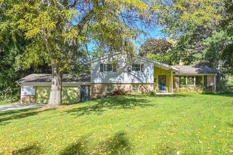 19250 Benington, Brookfield, WI 53045