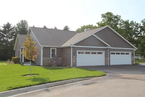 313 N Trailview #34, Waterford, WI 53185