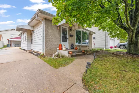 2343 S 95th, West Allis, WI 53227