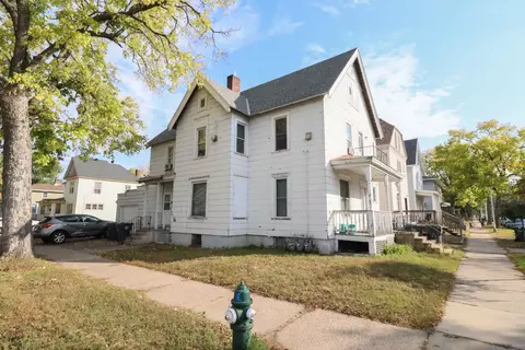 901 Vine, La Crosse, WI 54601