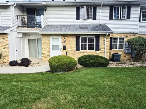 8630 30th #104, Kenosha, WI 53142
