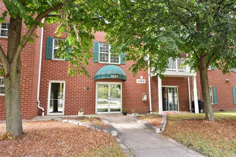 3243 S 92nd #111, Milwaukee, WI 53227