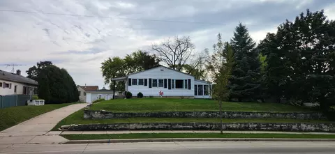 1021 Arcadian, Waukesha, WI 53186