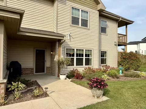 1815 New Port Vis, Port Washington, WI 53074