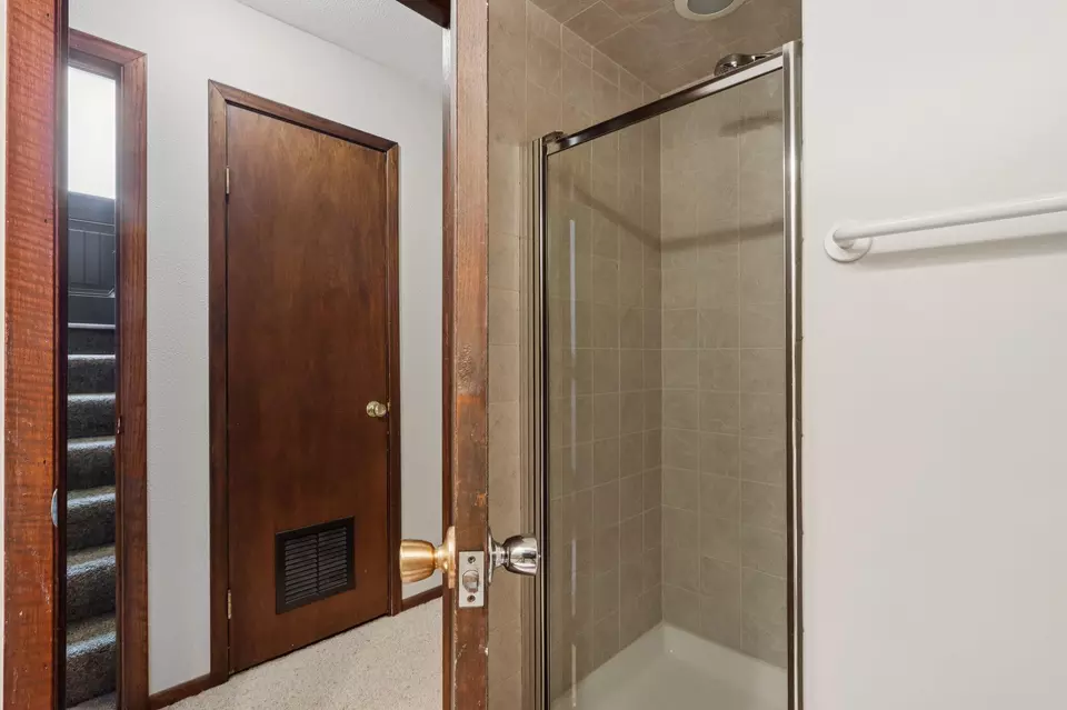 Bath - 2808 Comanche, Waukesha, WI 53188 photo 3 of 3