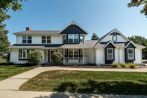 3207 Fox Rdg, Waukesha, WI 53189
