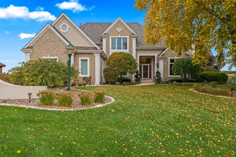 1800 E Juniper, Hartland, WI 53029