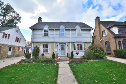 125 N 88th, Wauwatosa, WI 53226