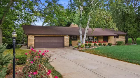 n62w15926 Skyline, Menomonee Falls, WI 53051