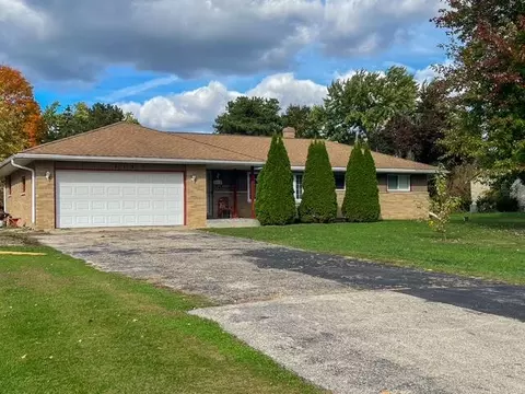 212 W State, North Prairie, WI 53153