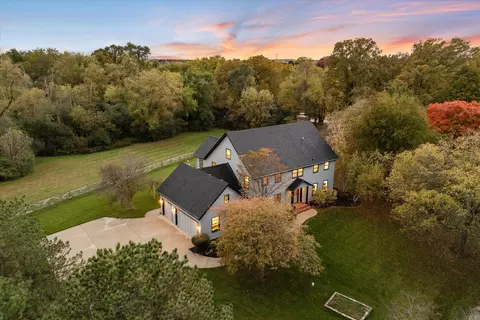 4825 W River Holw, Mequon, WI 53092