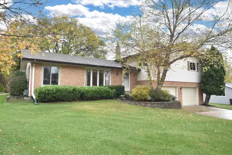 6003 W Beacon Hl, Franklin, WI 53132