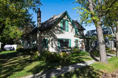 221 Evergreen, Dousman, WI 53118