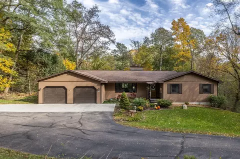 n1394 Red Oaks Drive, Shelby, WI 54601
