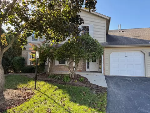 939 Crestwood #1D, Burlington, WI 53105