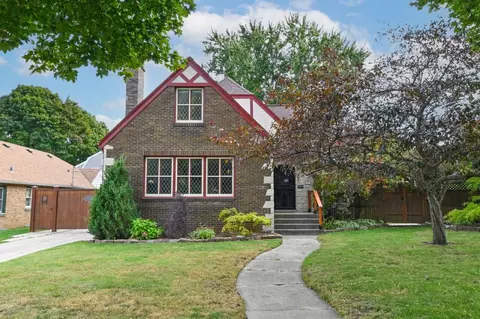 5211 W Wisconsin #5217, Milwaukee, WI 53208