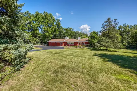 2117 Hillside, Delafield, WI 53018
