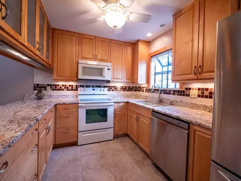 16370 W Coachlight, New Berlin, WI 53151