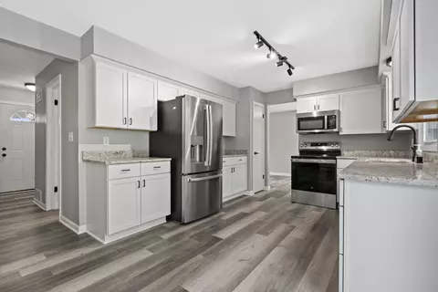 s80w23790 Parkview, Big Bend, WI 53103