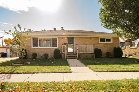 2821 Pinehurst, Racine, WI 53403
