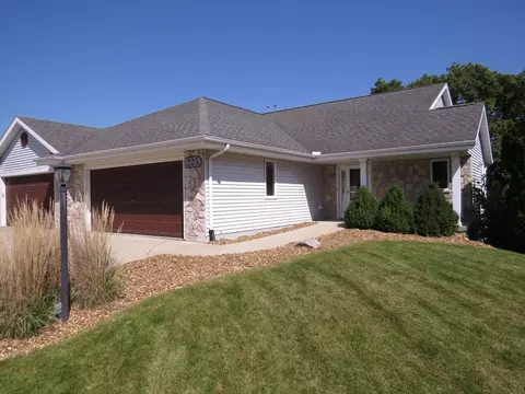 225 East Hvn #B, Watertown, WI 53094