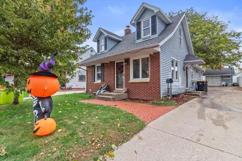 2172 S 98th, West Allis, WI 53227