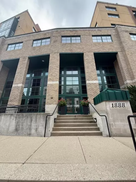 1888 N Water #107, Milwaukee, WI 53202