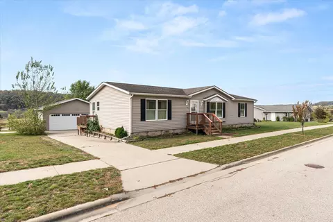 407 Sandy Mound, Gays Mills, WI 54631