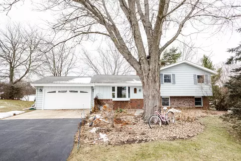 327 Wakefield Downs, Wales, WI 53183