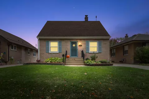 2472 S 95th, West Allis, WI 53227
