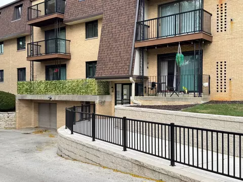 3239 S 58th #304, Milwaukee, WI 53219