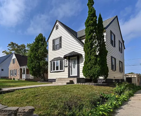 3731 S 56th, Greenfield, WI 53220