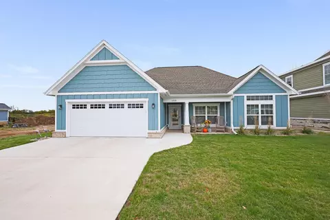 1335 Lynx Ln, Manitowoc, WI 54220