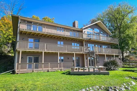 5611 S Kurtz, Hales Corners, WI 53130