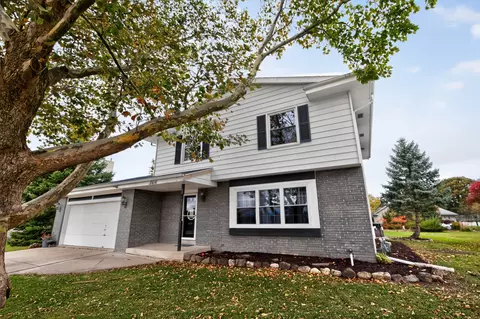 8416 W Forest Hl, Franklin, WI 53132