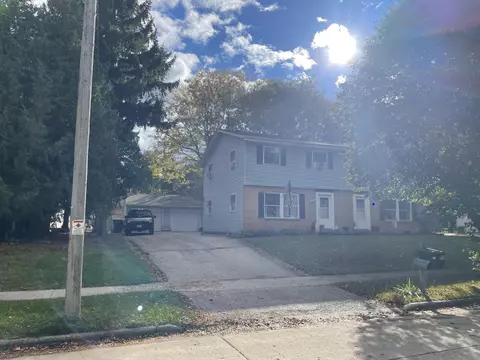 1115 Sunset Rdg #1117, West Bend, WI 53090