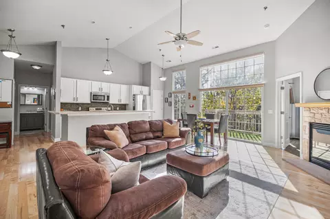 8485 S Ashbury #202, Oak Creek, WI 53154