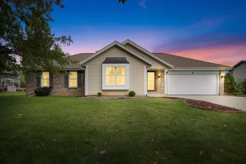 4028 W Jerelin, Franklin, WI 53132