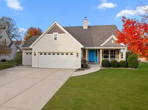 1828 Cloverview, West Bend, WI 53095
