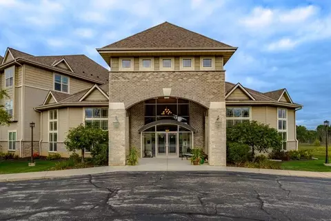 230 Hilldale #1112, Hartford, WI 53027