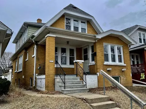 2211 S 72nd #2213, West Allis, WI 53219