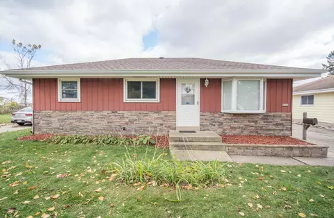 5008 N 104th, Milwaukee, WI 53225