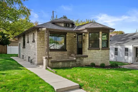 2337 N 71st, Wauwatosa, WI 53213