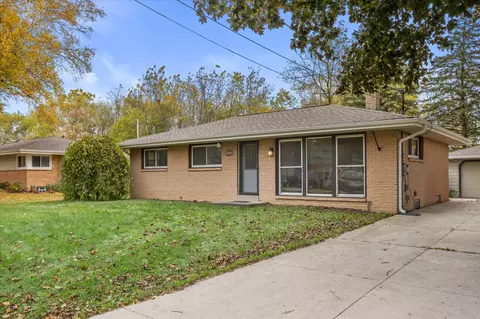 9114 S Annette, Oak Creek, WI 53154