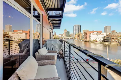 106 W Seeboth #306, Milwaukee, WI 53204