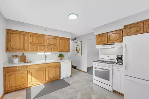 10419 W Fairmount, Milwaukee, WI 53225